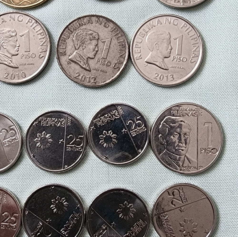 Philippine Coin Set with Gold and Silver Tones - Picture 2 of 4
